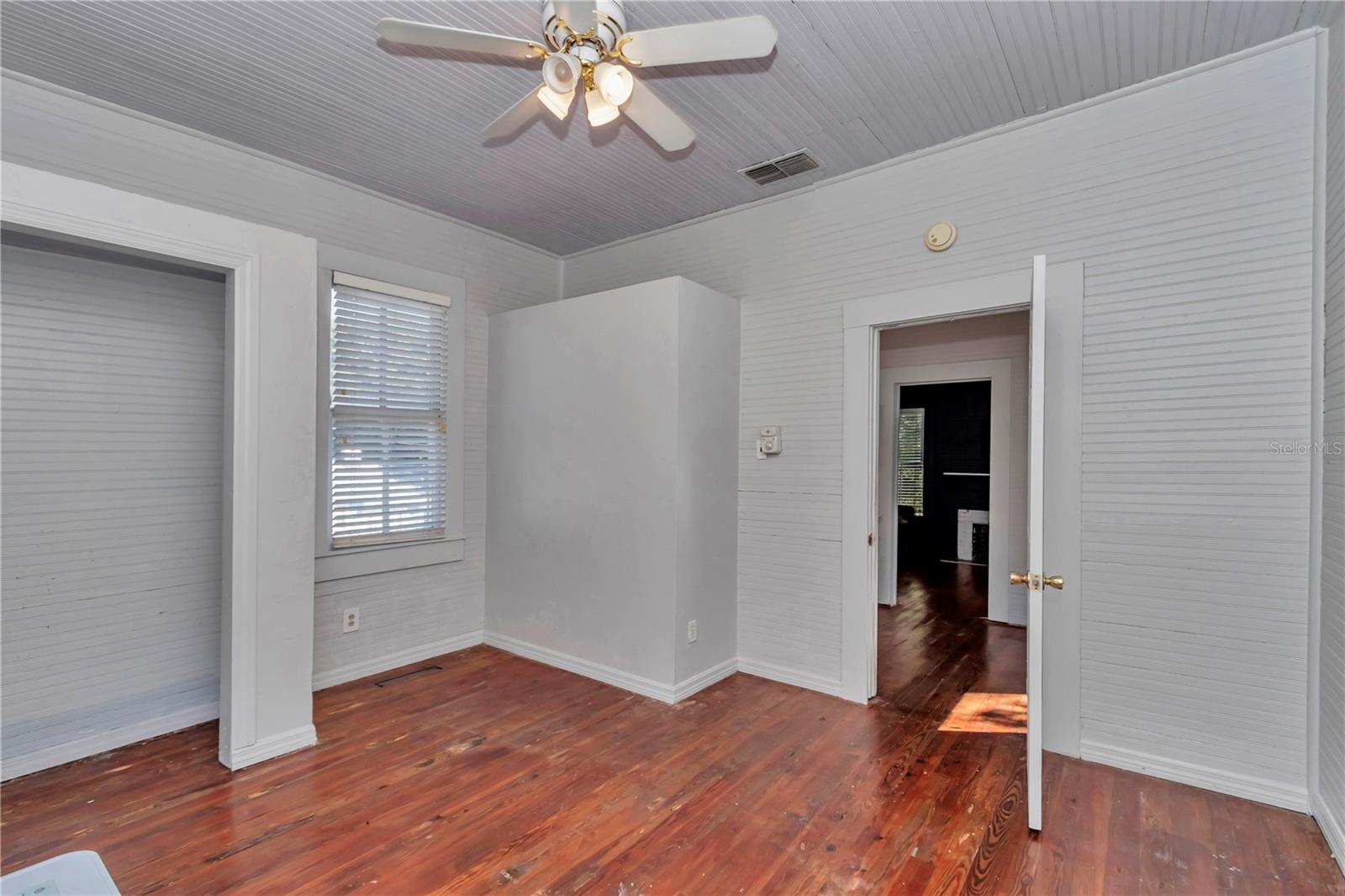 Image 32 of 65 For 20840 Chestnut Street