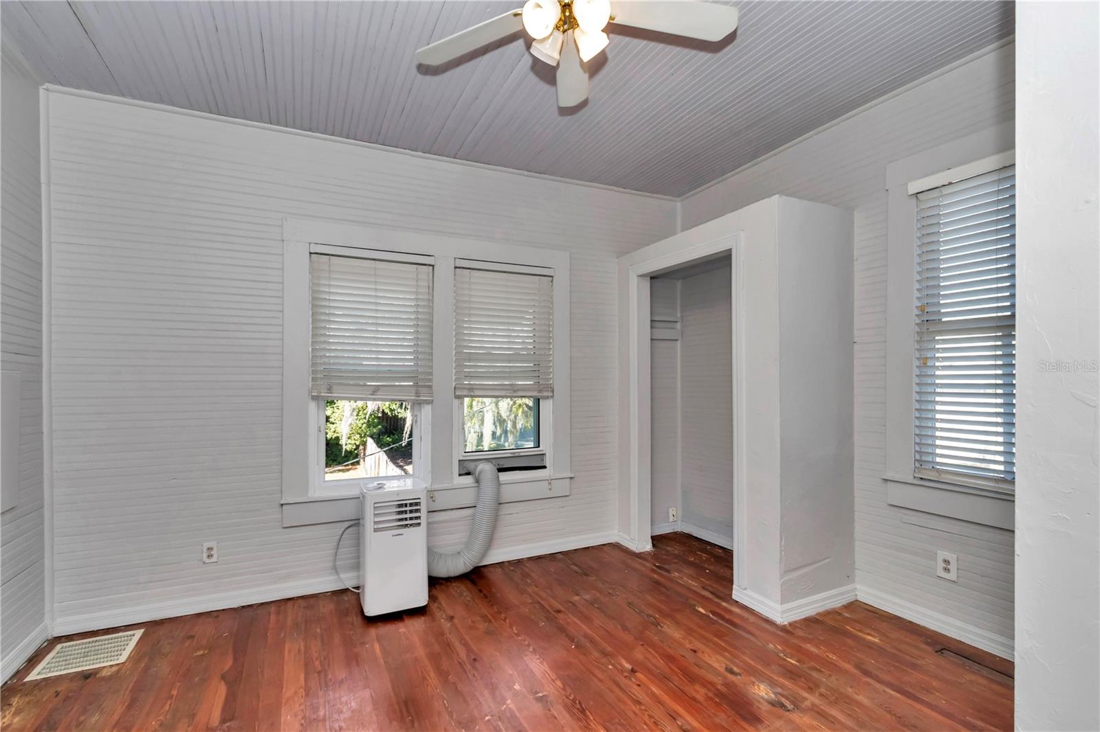 Image 33 of 65 For 20840 Chestnut Street