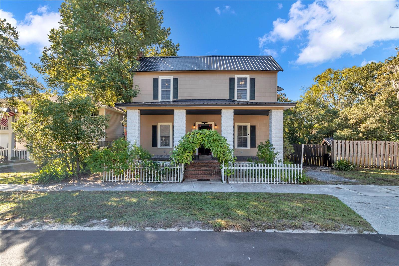 Image 4 of 65 For 20840 Chestnut Street