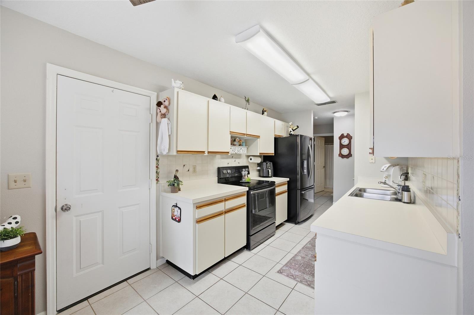 Image 12 of 27 For 2425 20th Court