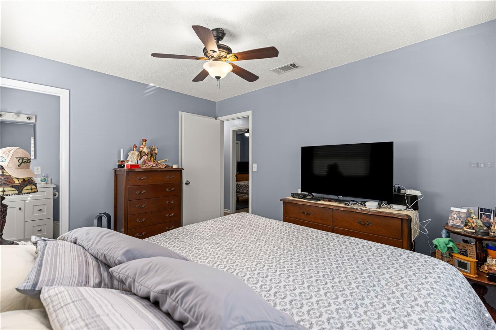 Image 23 of 45 For 810 44th Street