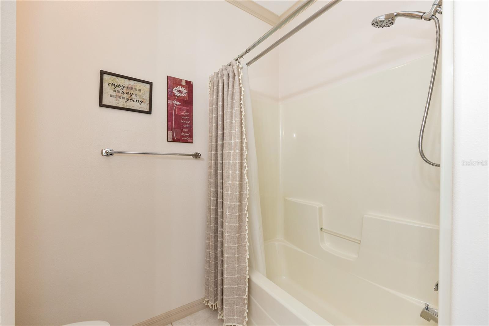 Image 28 of 42 For 15694 16th Avenue Road