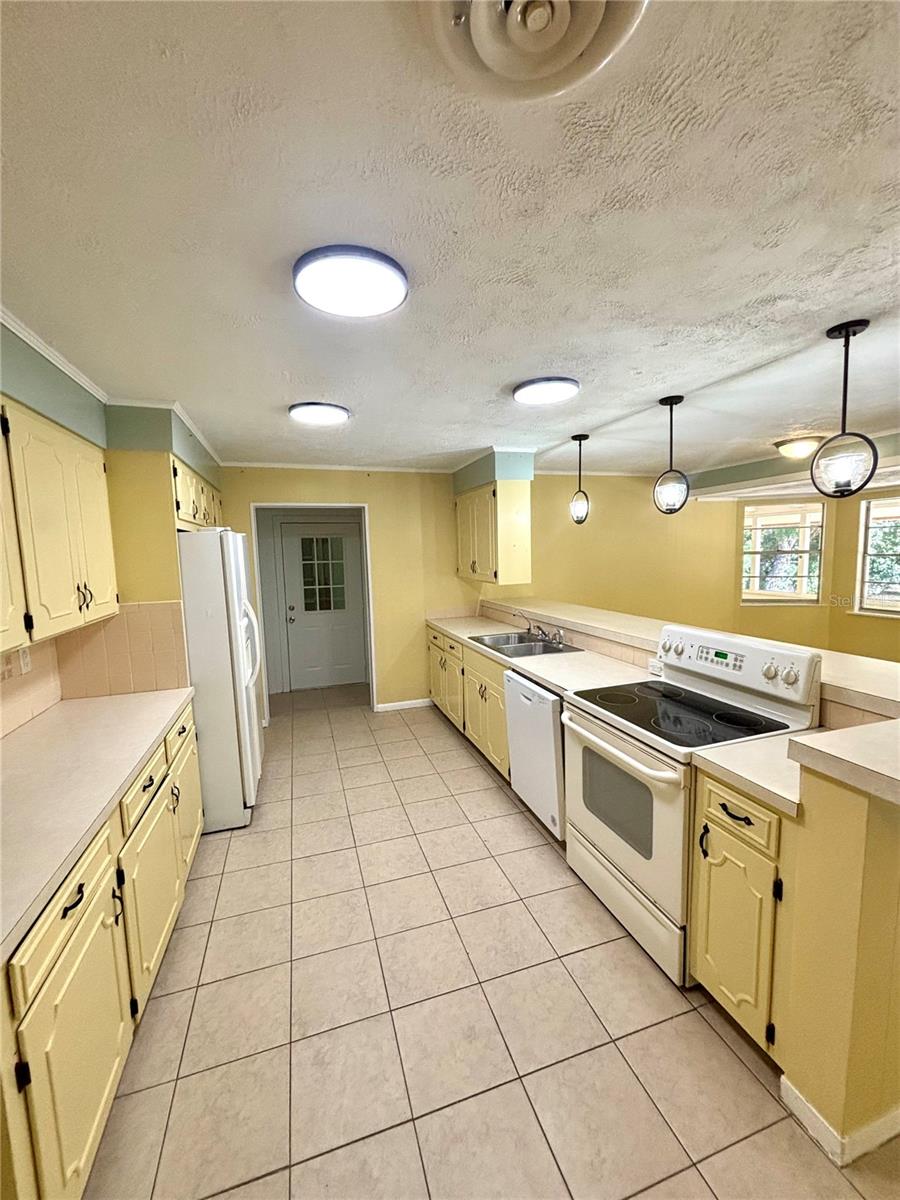 Image 4 of 21 For 729 40th Avenue