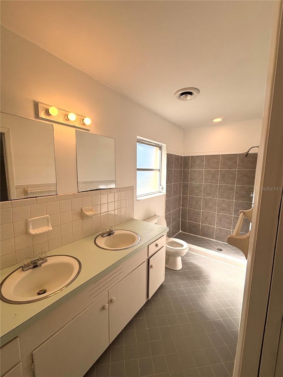 Image 8 of 21 For 729 40th Avenue