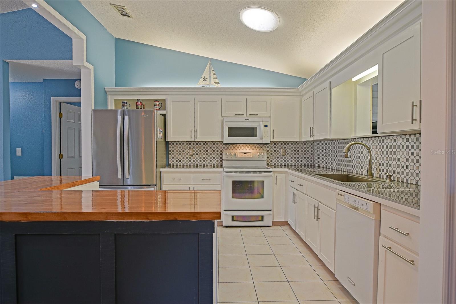 Image 18 of 45 For 17920 100th Terrace