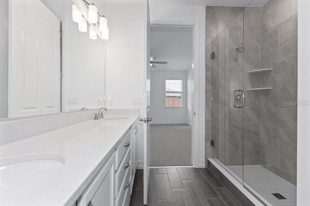 Image 19 of 25 For 3223 52nd Avenue Road