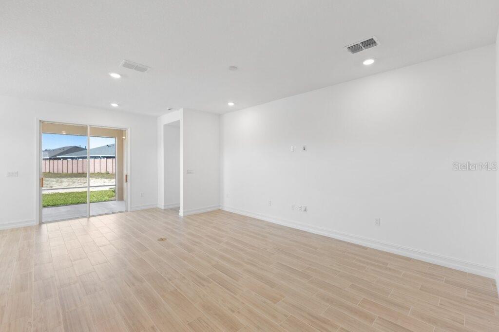 Image 8 of 25 For 3320 52nd Avenue Road