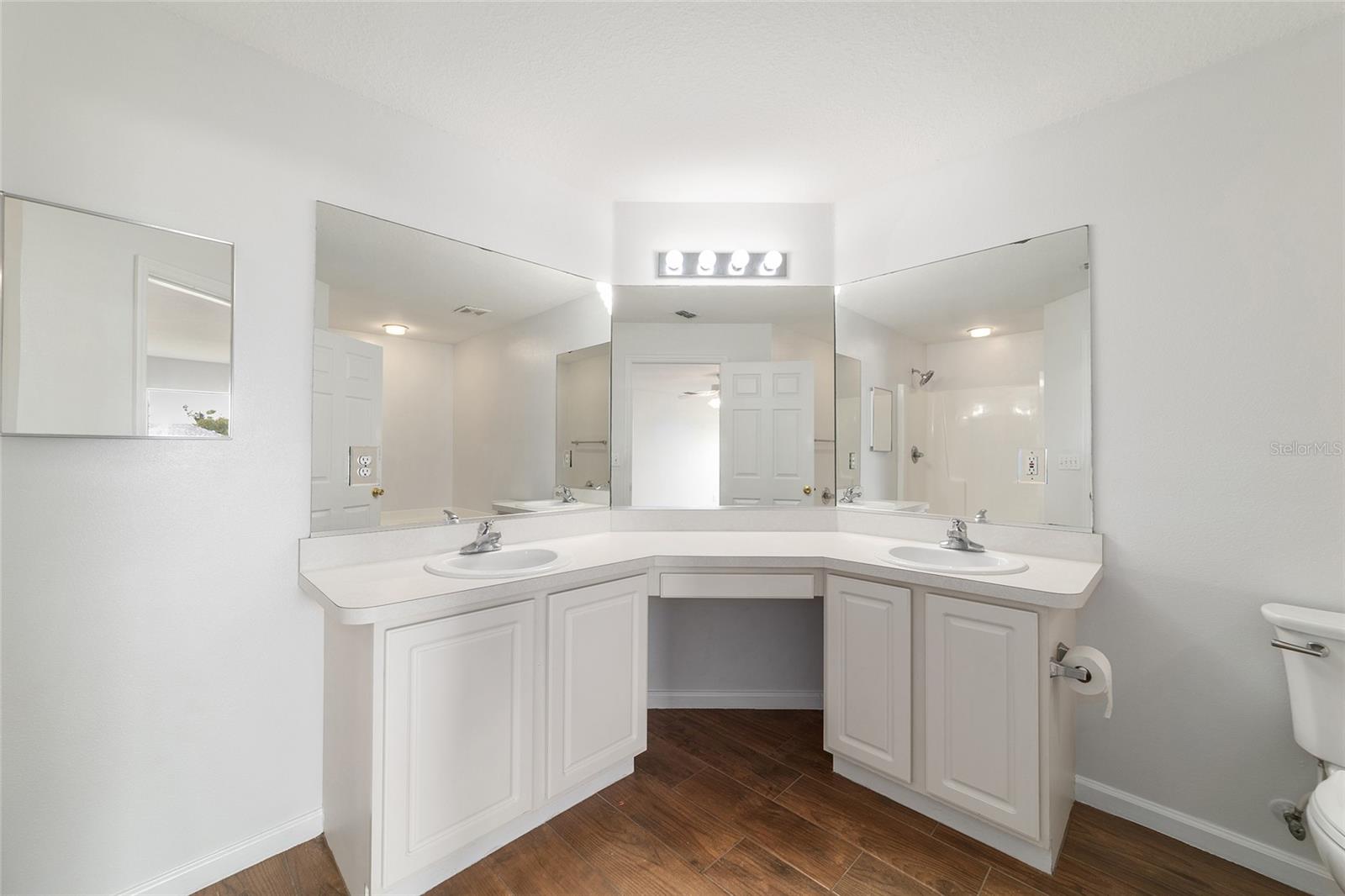 Image 31 of 61 For 13029 35th Avenue Road