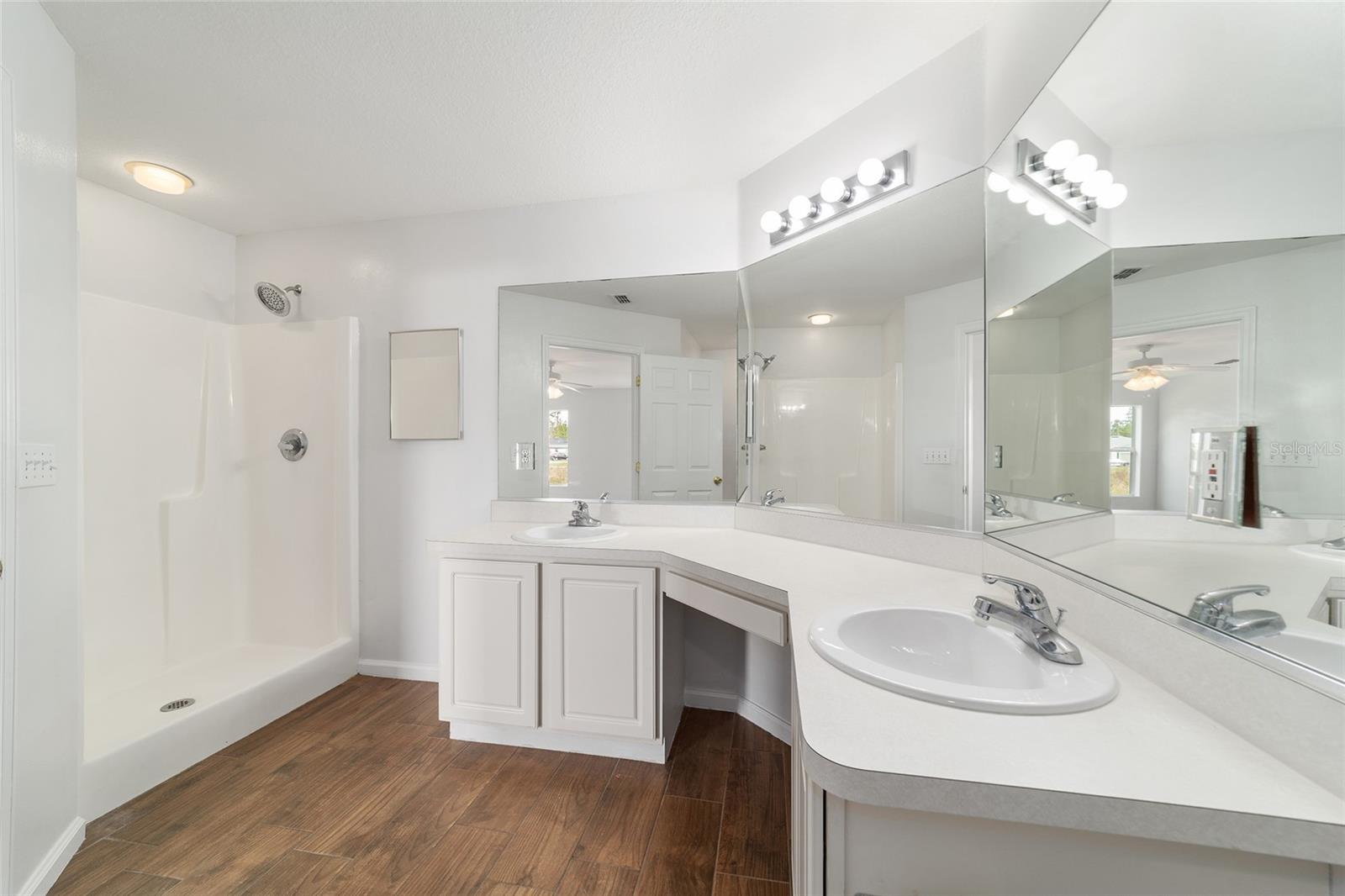 Image 32 of 61 For 13029 35th Avenue Road