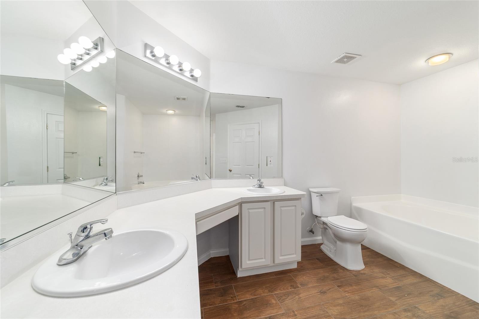 Image 33 of 61 For 13029 35th Avenue Road