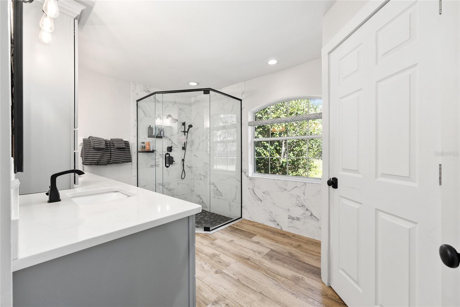 Image 13 of 59 For 13370 Highway 318