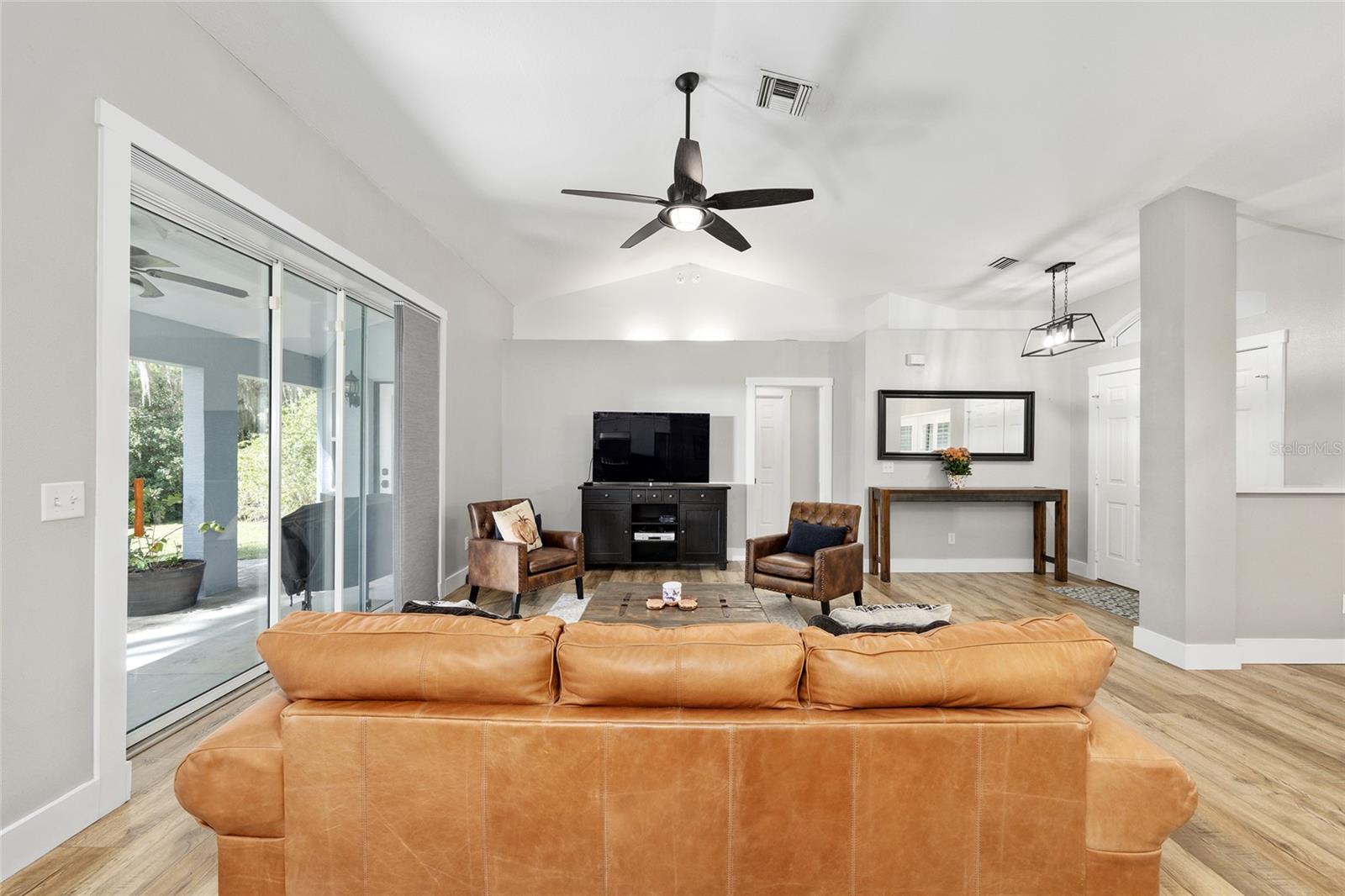 Image 6 of 59 For 13370 Highway 318