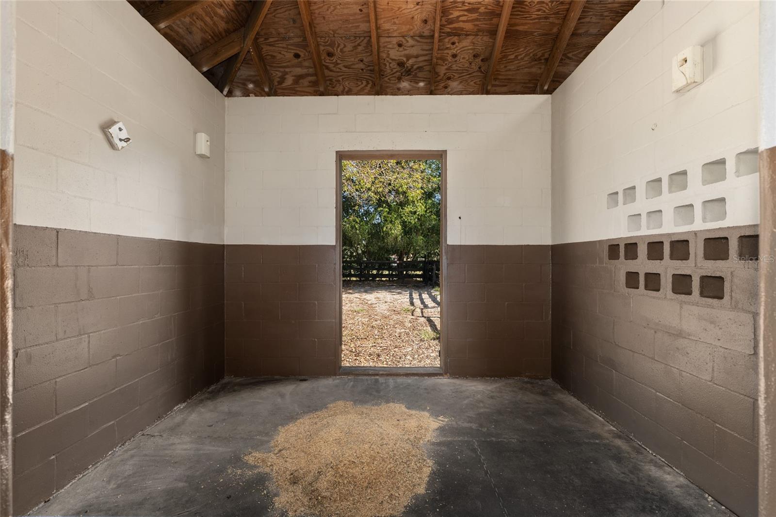 Image 76 of 92 For 7509 93rd Street Road