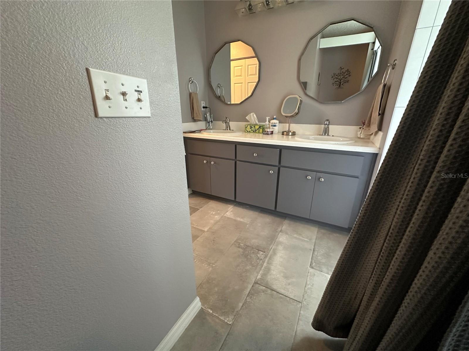 Image 23 of 40 For 9602 93rd Loop