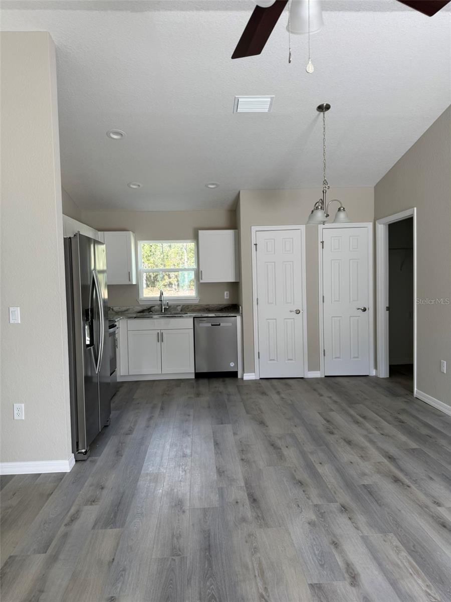 Listing photo id 1 for 9539 Travis Drive B