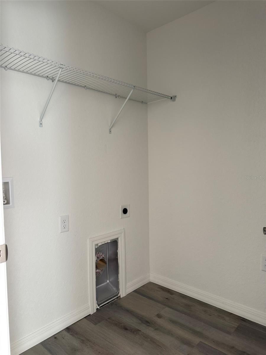 Listing photo id 8 for 9543 Travis Drive B