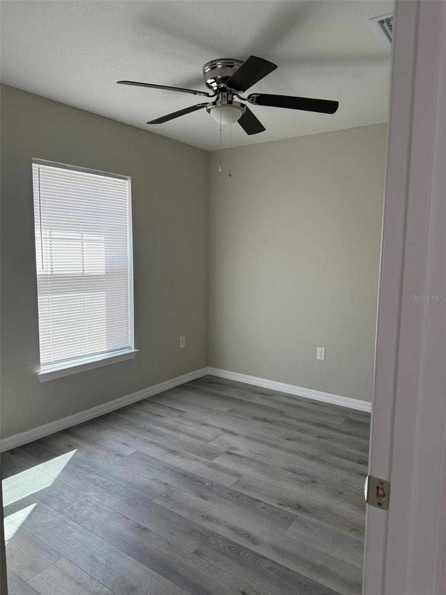 Listing photo id 3 for 9543 Travis Drive B