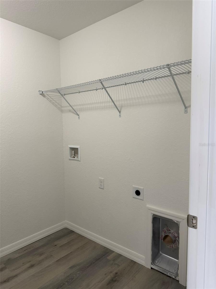 Listing photo id 11 for 9545 Travis Drive A