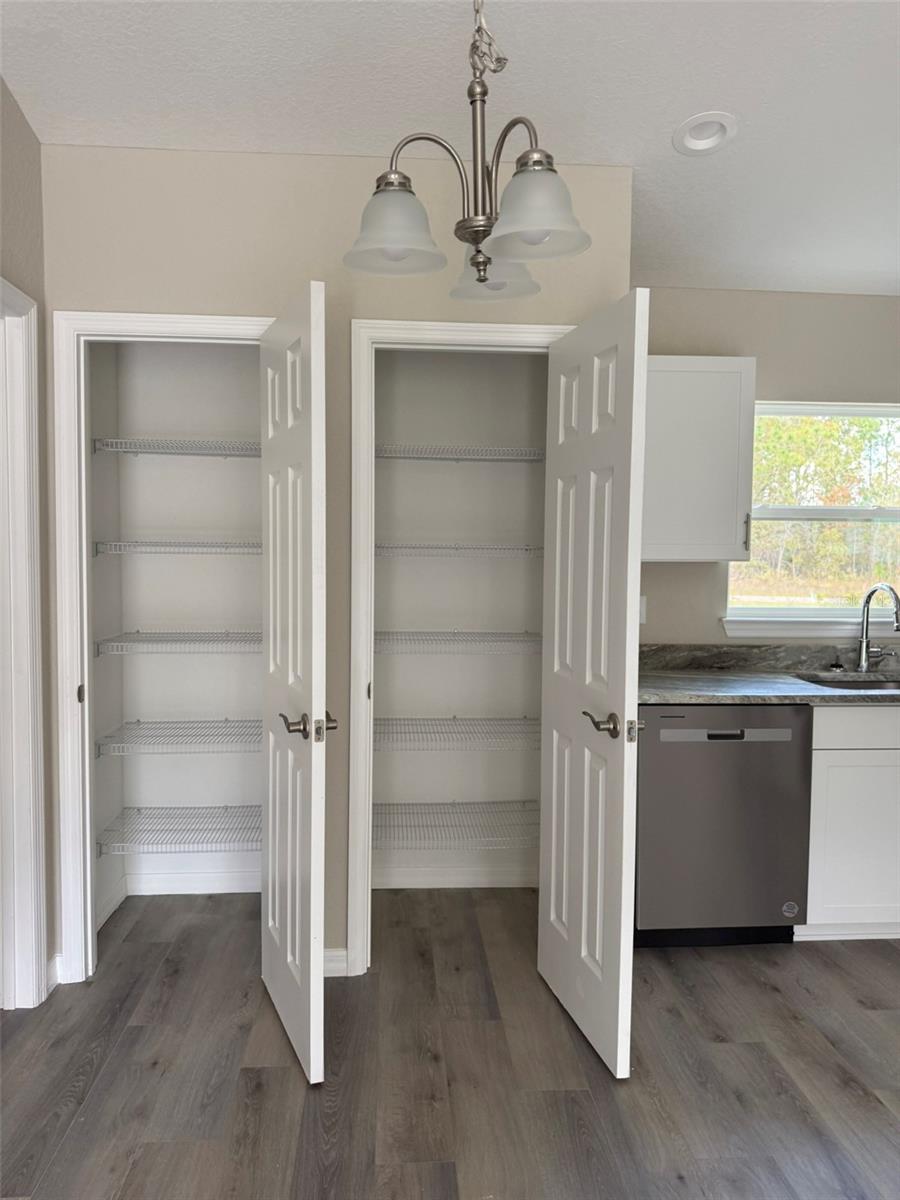 Listing photo id 3 for 9545 Travis Drive A