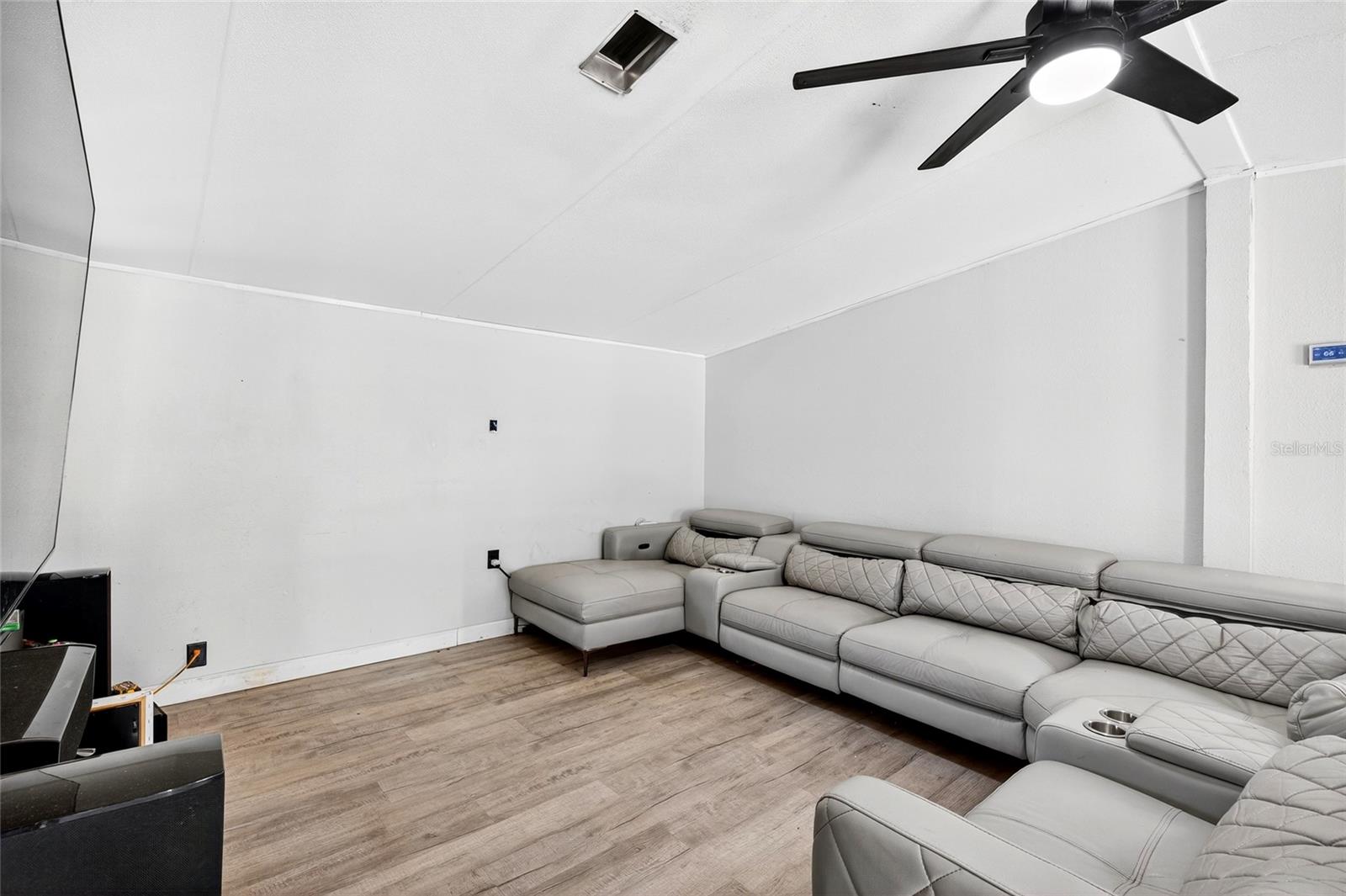 Image 10 of 34 For 6766 1st Place