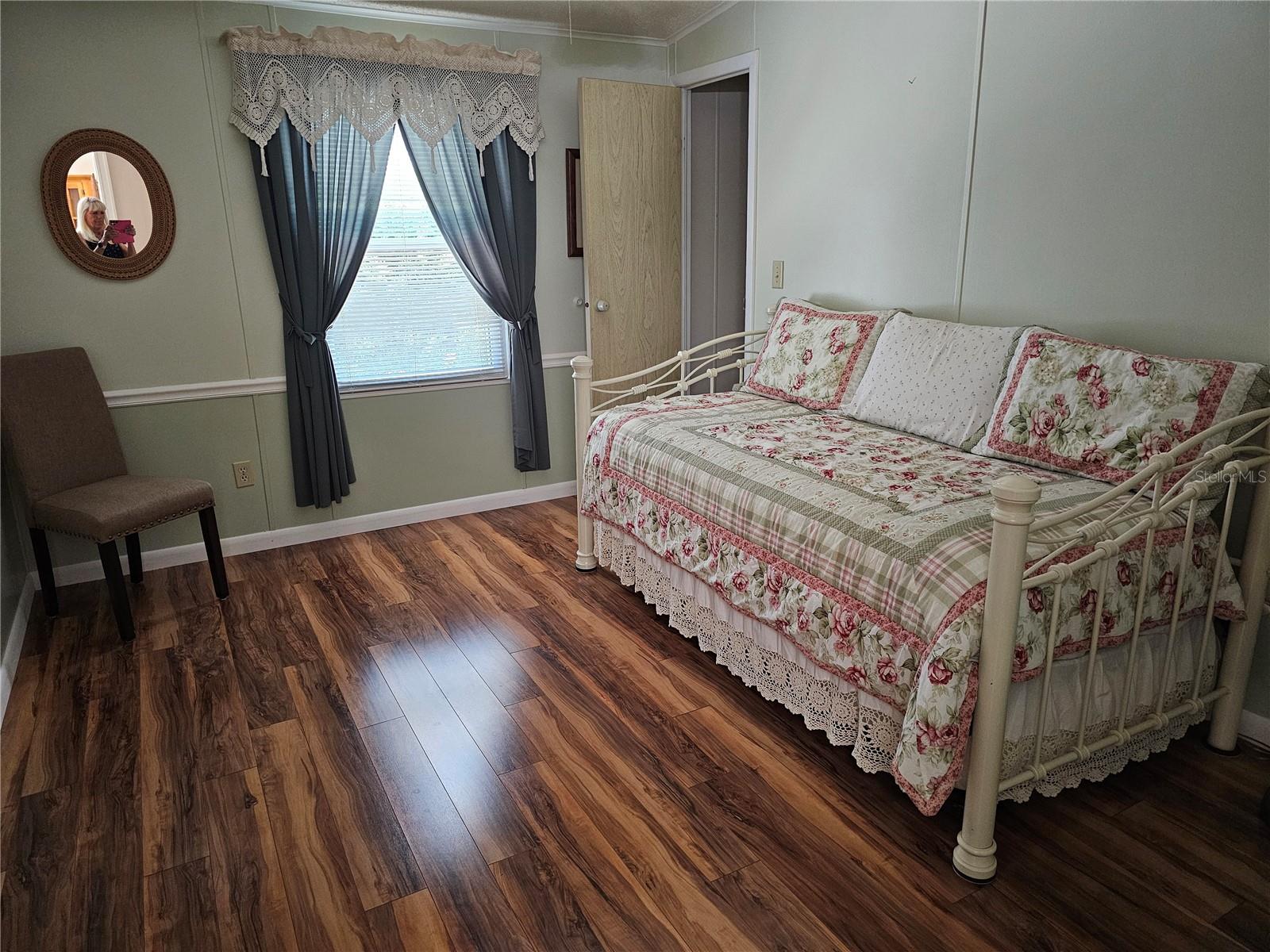 Image 11 of 13 For 1003 Parker Place