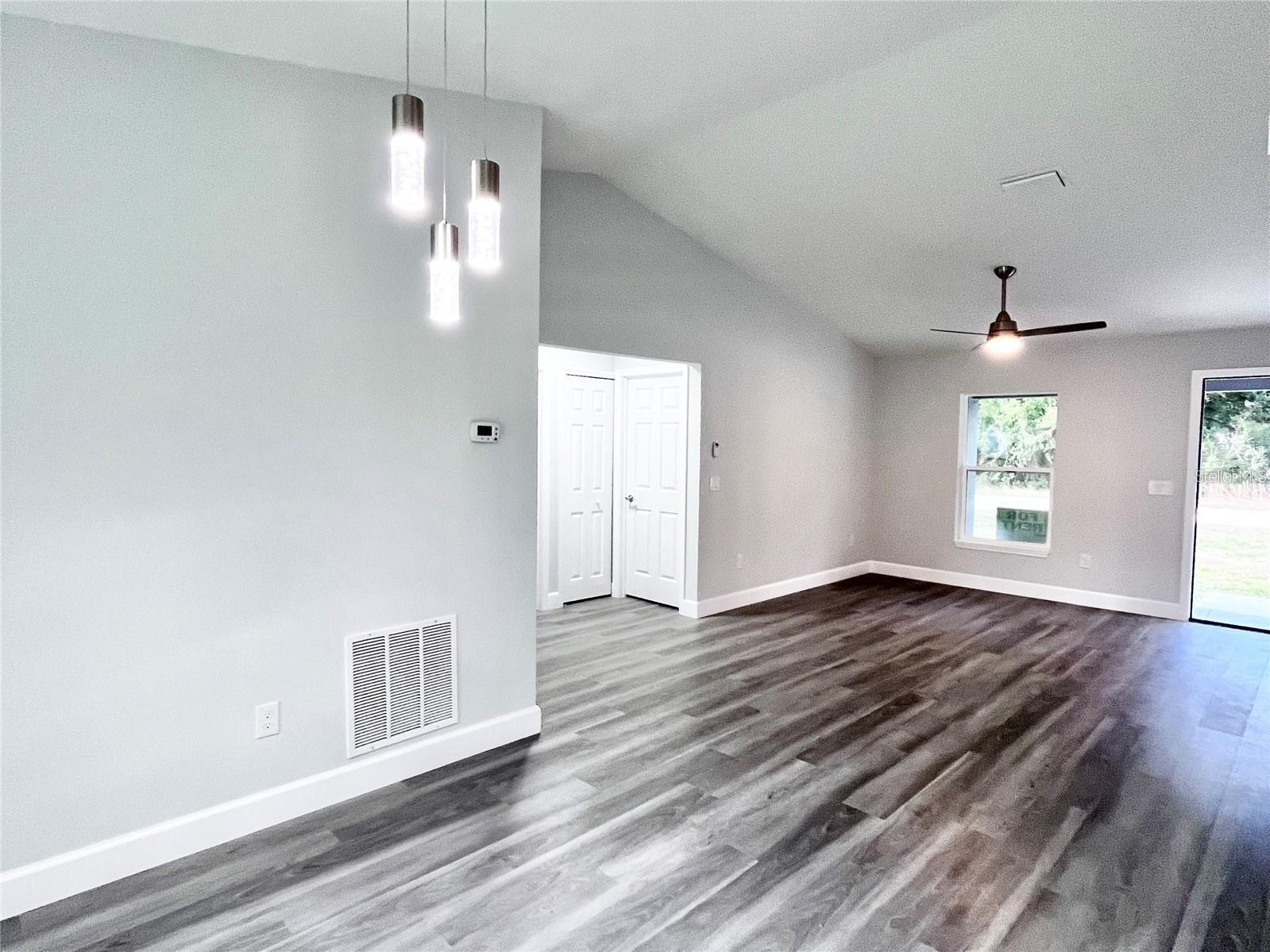 Image 2 of 10 For 13810 102 Street