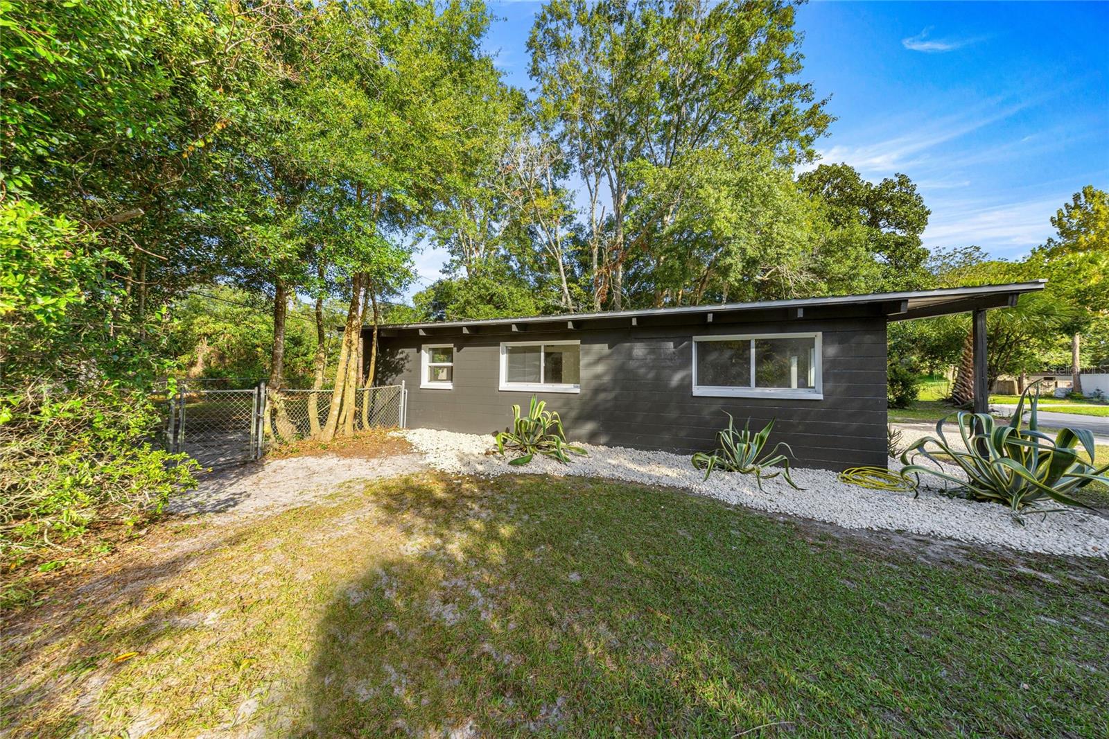 Image 10 of 39 For 2840 Ne 10th Dr