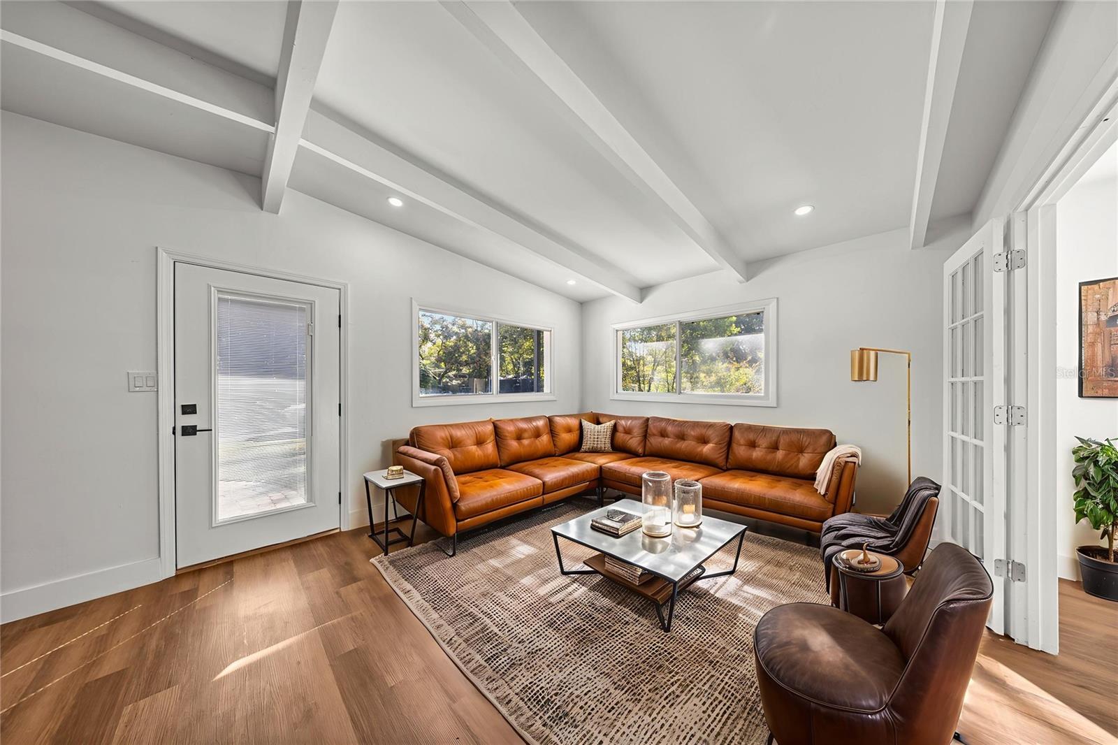 Image 11 of 39 For 2840 Ne 10th Dr