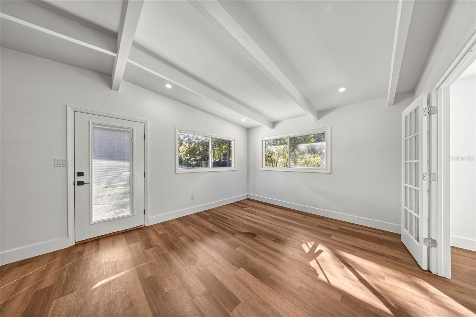 Image 12 of 39 For 2840 Ne 10th Dr