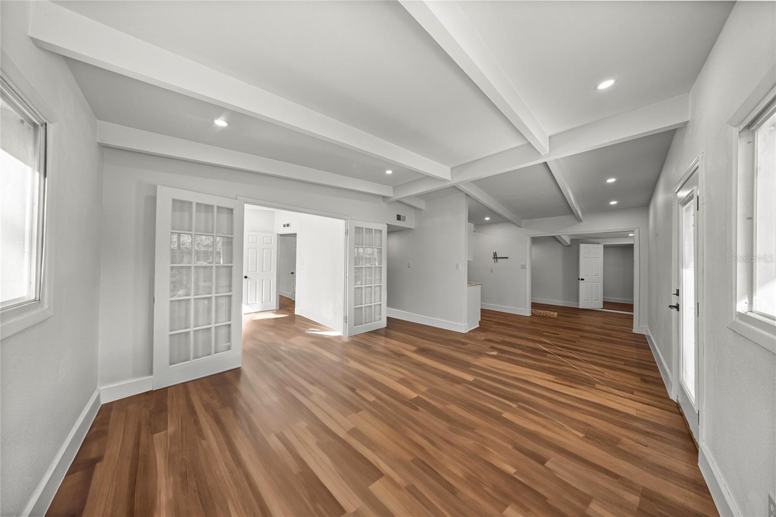 Image 13 of 39 For 2840 Ne 10th Dr