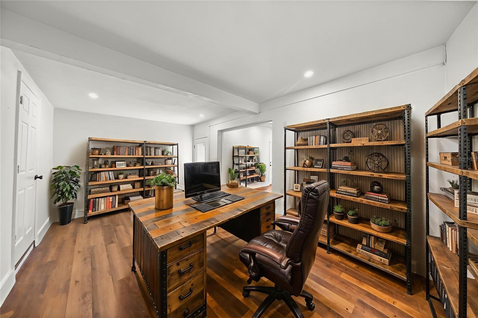 Image 17 of 39 For 2840 Ne 10th Dr