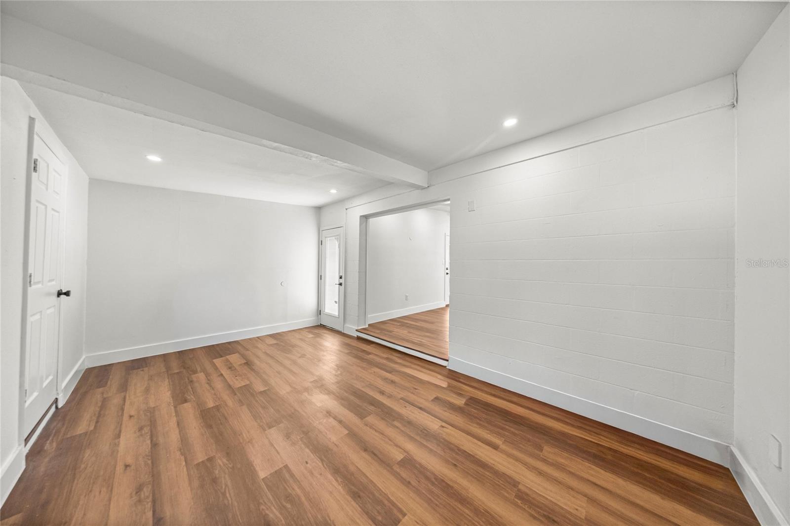 Image 18 of 39 For 2840 Ne 10th Dr