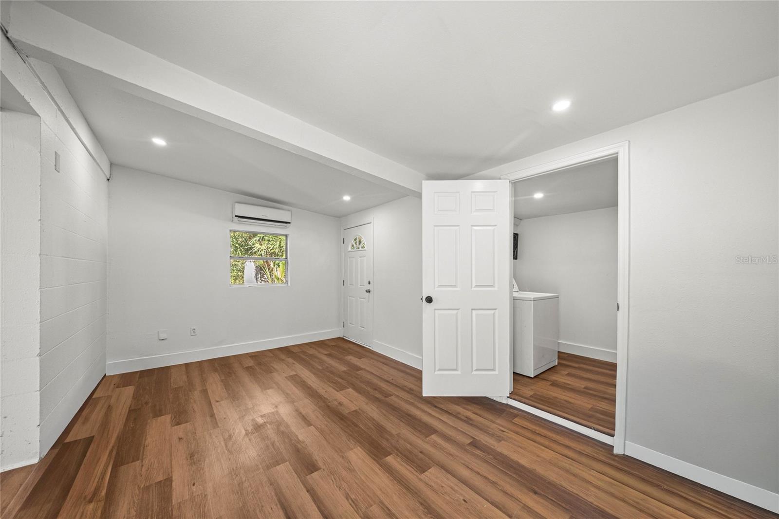 Image 19 of 39 For 2840 Ne 10th Dr