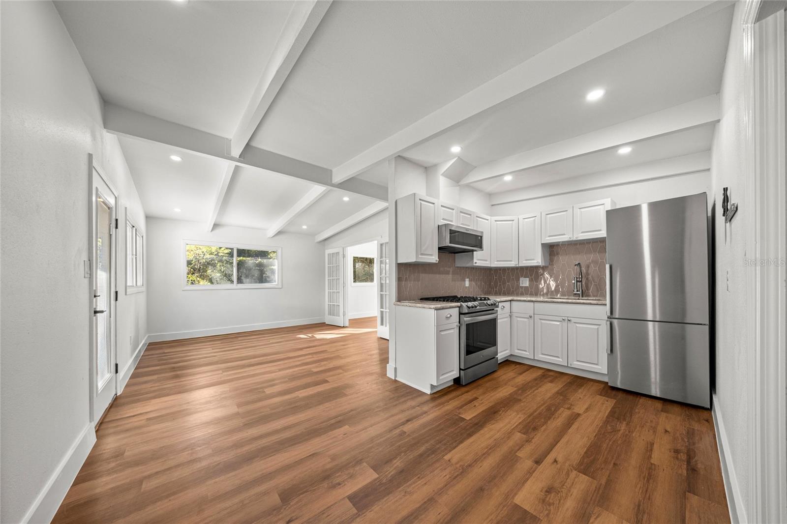 Image 21 of 39 For 2840 Ne 10th Dr