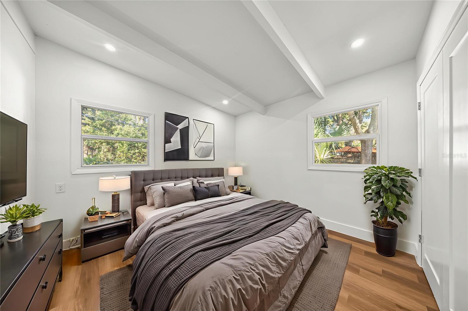 Image 22 of 39 For 2840 Ne 10th Dr