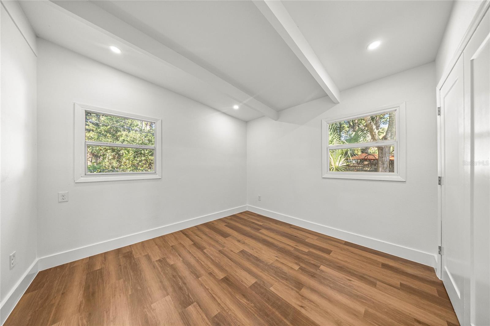 Image 23 of 39 For 2840 Ne 10th Dr