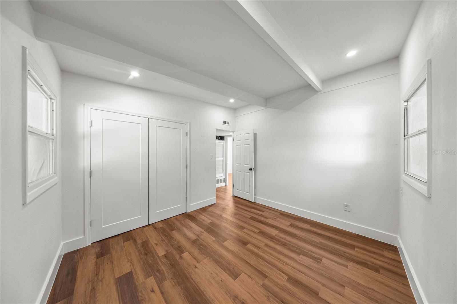 Image 24 of 39 For 2840 Ne 10th Dr