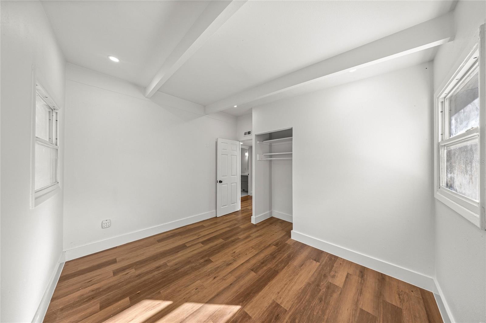 Image 27 of 39 For 2840 Ne 10th Dr