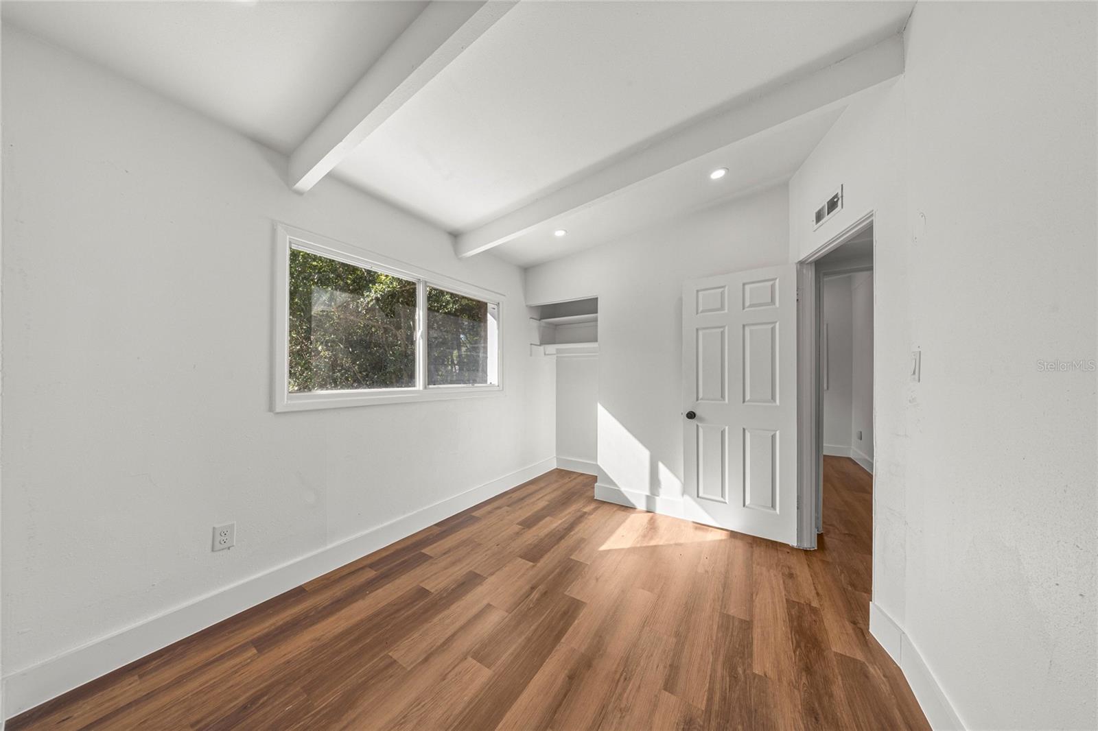 Image 29 of 39 For 2840 Ne 10th Dr