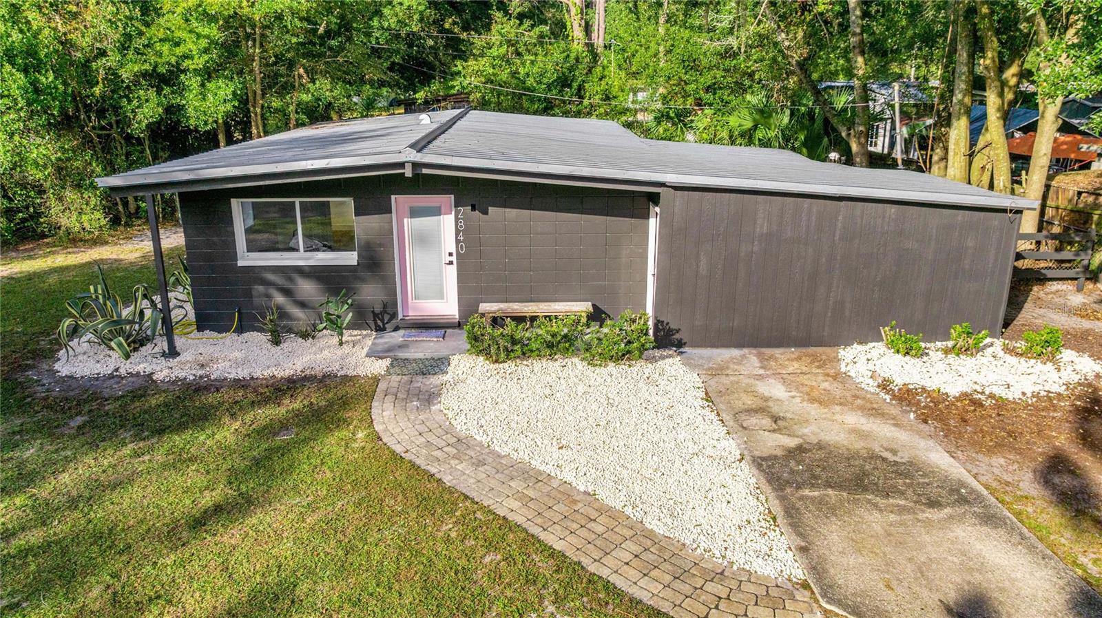 Image 3 of 39 For 2840 Ne 10th Dr