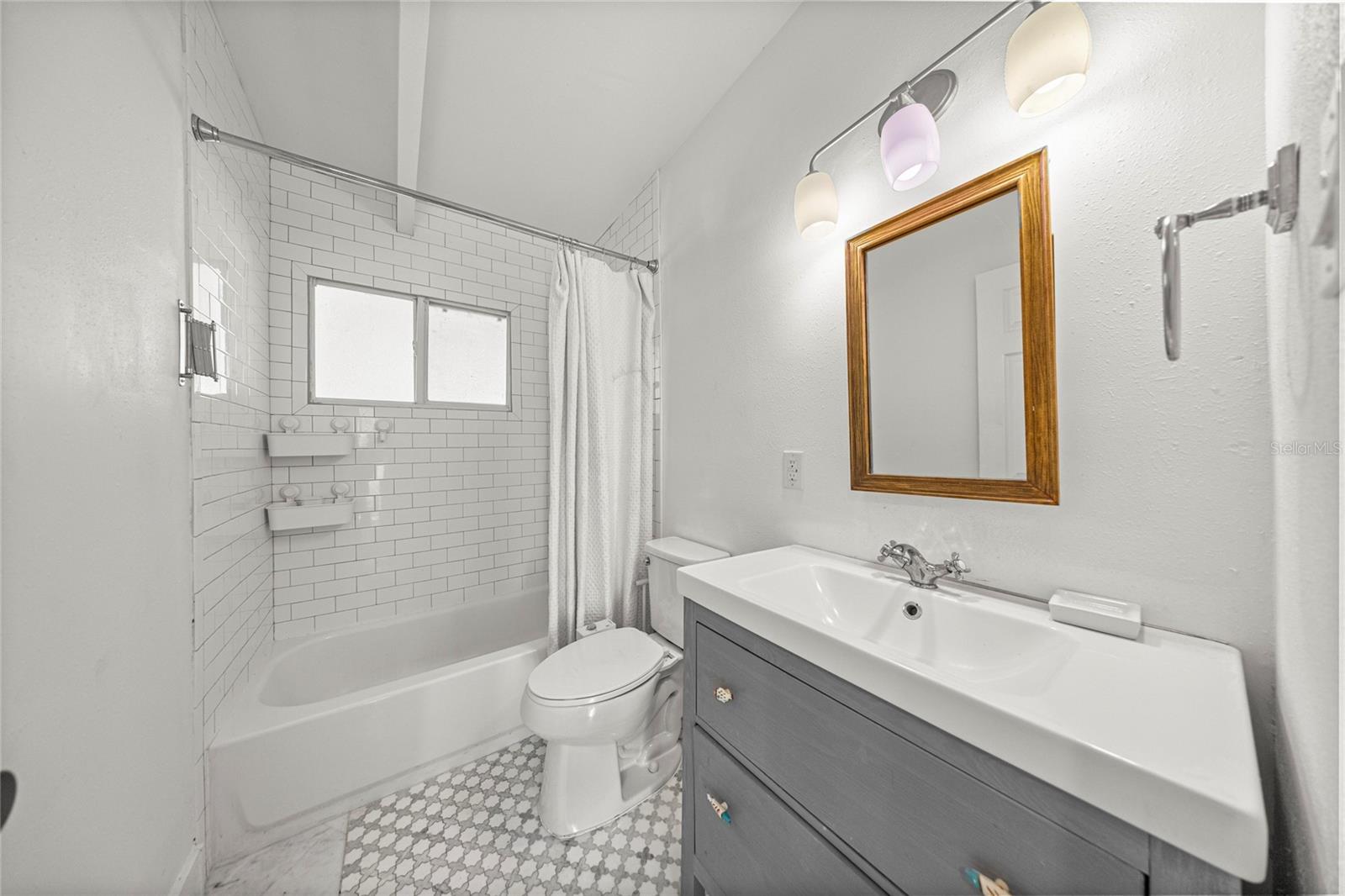 Image 31 of 39 For 2840 Ne 10th Dr