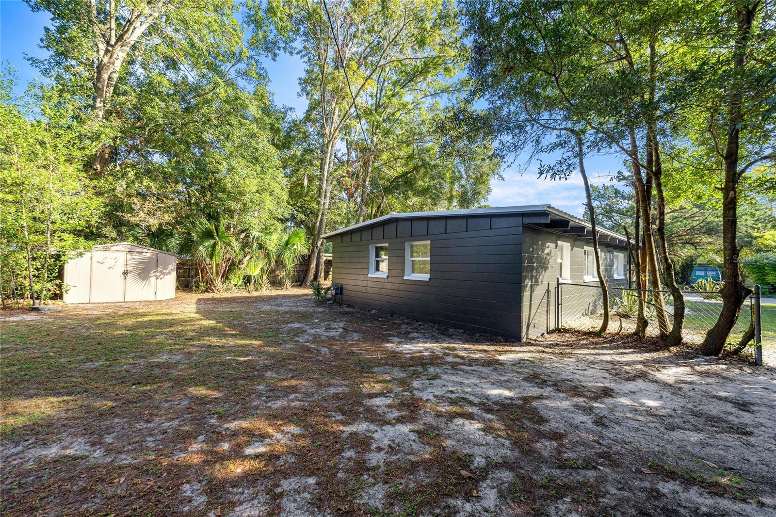 Image 33 of 39 For 2840 Ne 10th Dr