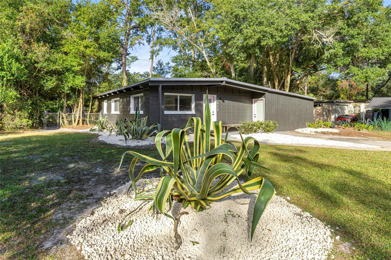 Image 7 of 39 For 2840 Ne 10th Dr