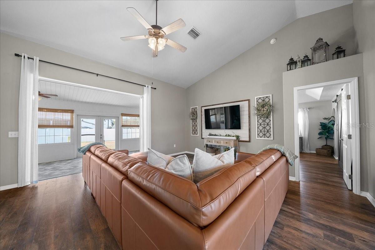 Image 7 of 52 For 10080 69th Terrace