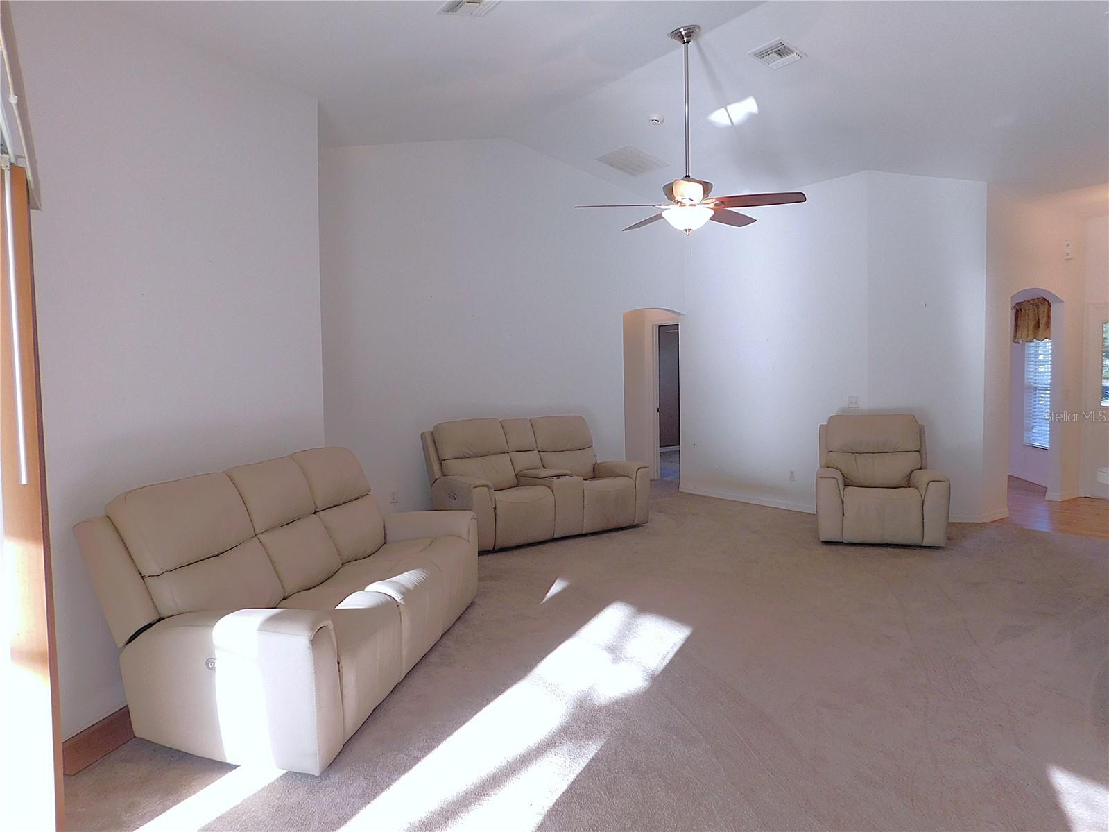 Image 13 of 77 For 10 Malauka Place Trail