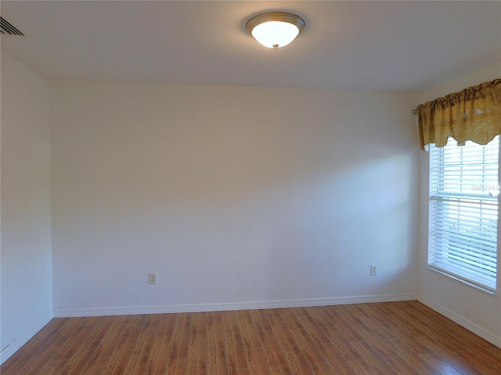 Image 16 of 77 For 10 Malauka Place Trail