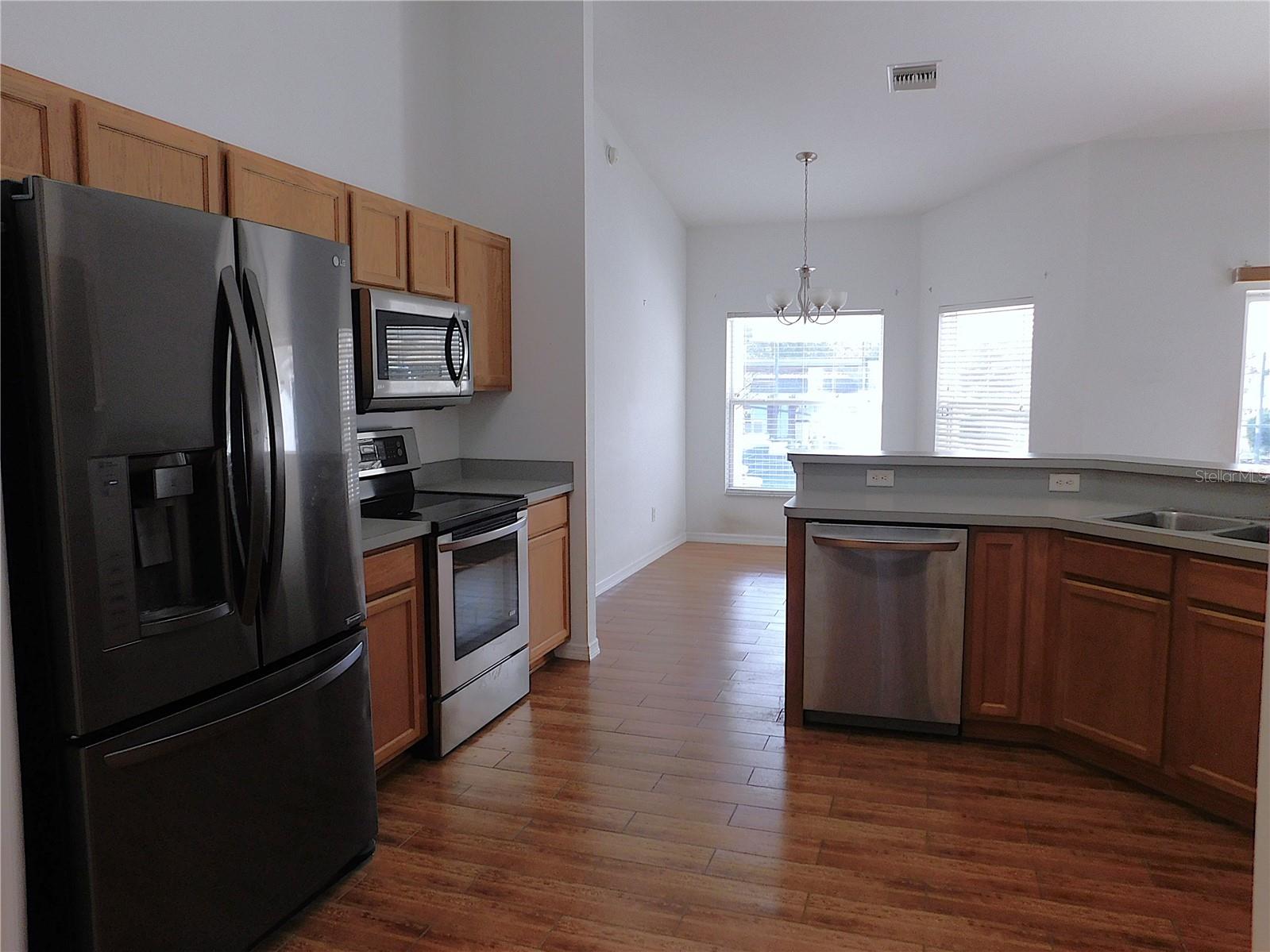 Image 21 of 77 For 10 Malauka Place Trail