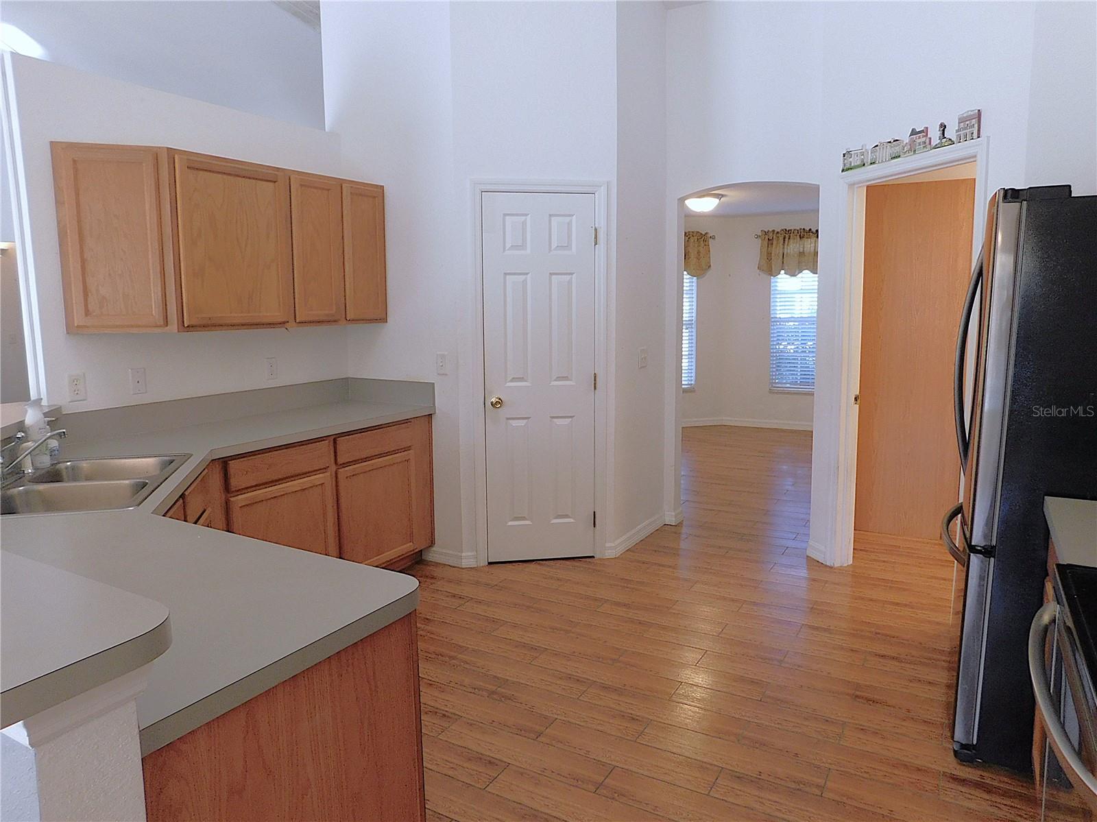 Image 22 of 77 For 10 Malauka Place Trail