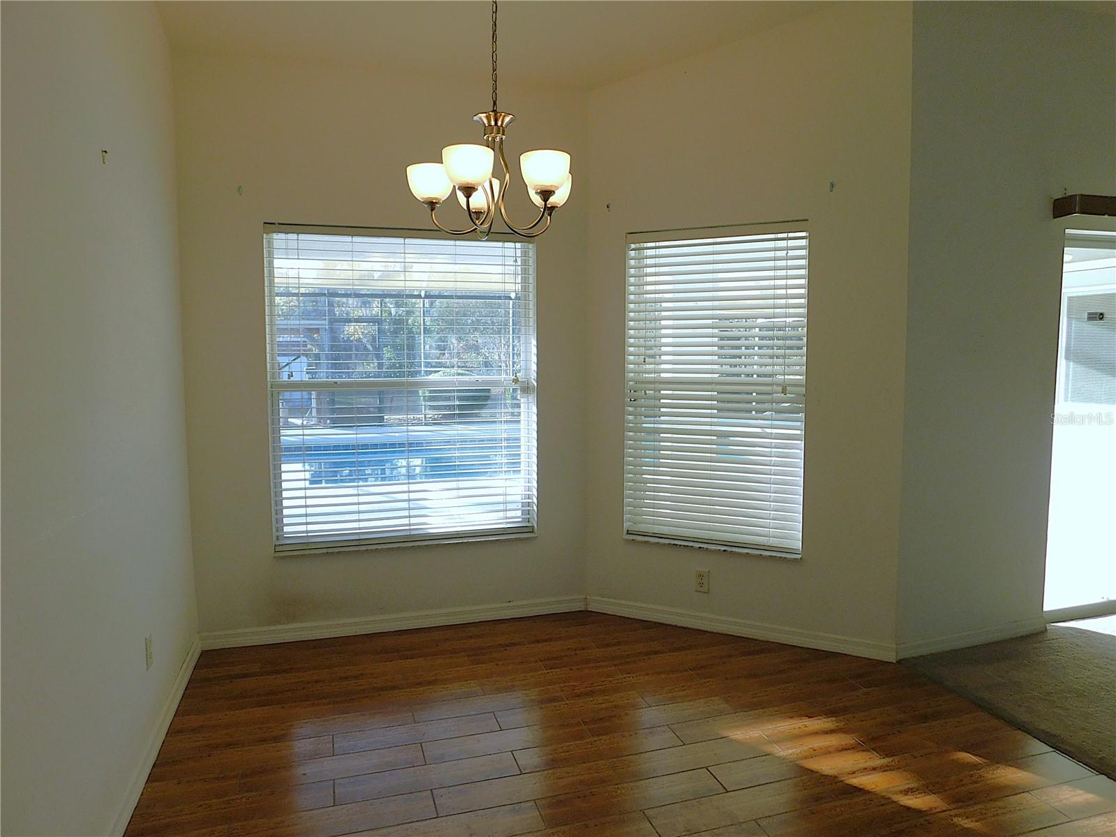 Image 26 of 77 For 10 Malauka Place Trail