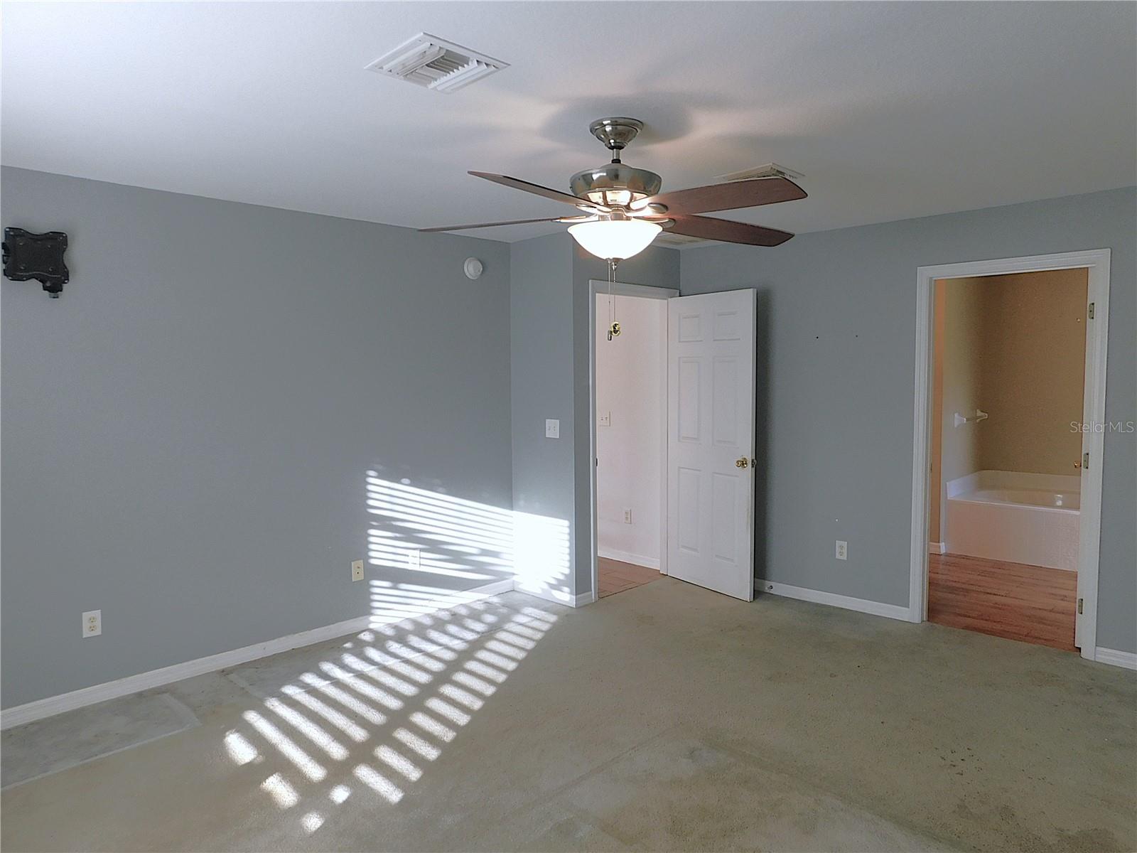 Image 29 of 77 For 10 Malauka Place Trail